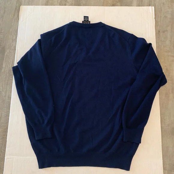 Lot of 2 Jos A Bank men’s black& navy merino wool sweaters size Medium